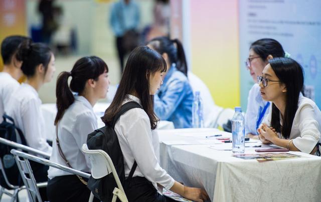 疫情下的职场生存记：从写简历到面试谈薪的那些技巧和防坑指南插图